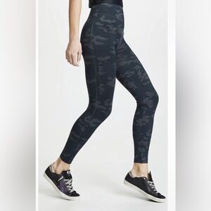 Spanx Look at Me Now Seamless Leggings Camo Size S